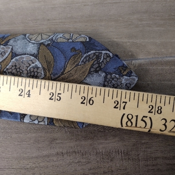 Envoy Retro men's tie with citrus and pomegranate novelty pattern - Picture 5 of 8